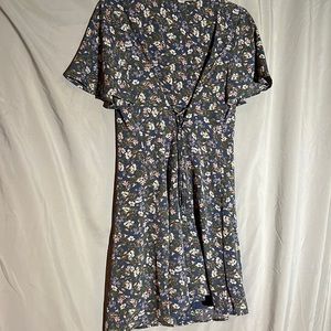 Floral mini dress with cute back detail